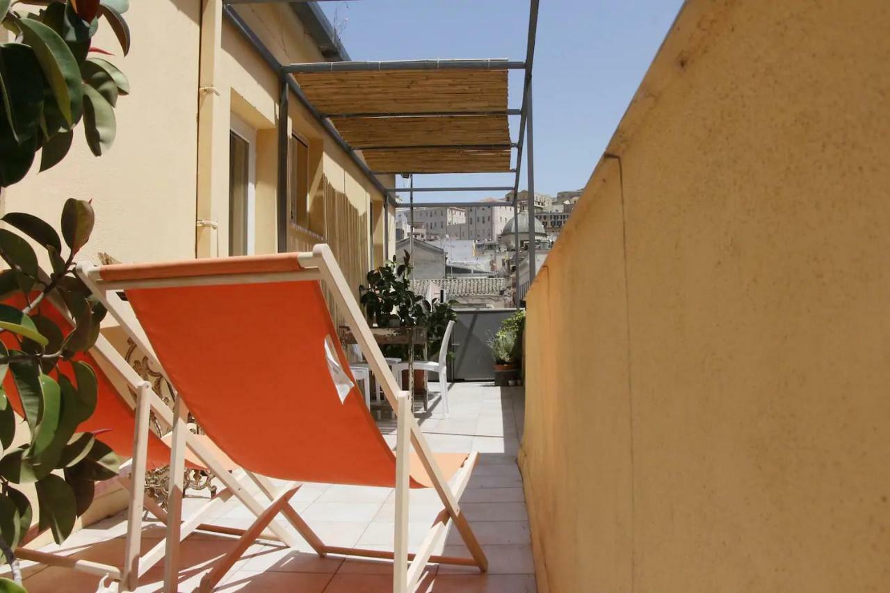 Appartamento Con Terrazza Panoramica In Marina. Cagliari Exteriör bild