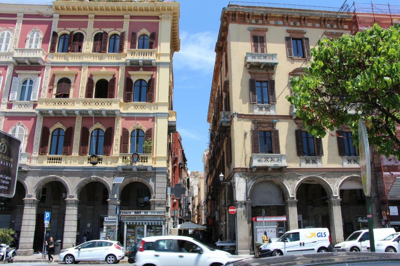 Appartamento Con Terrazza Panoramica In Marina. Cagliari Exteriör bild